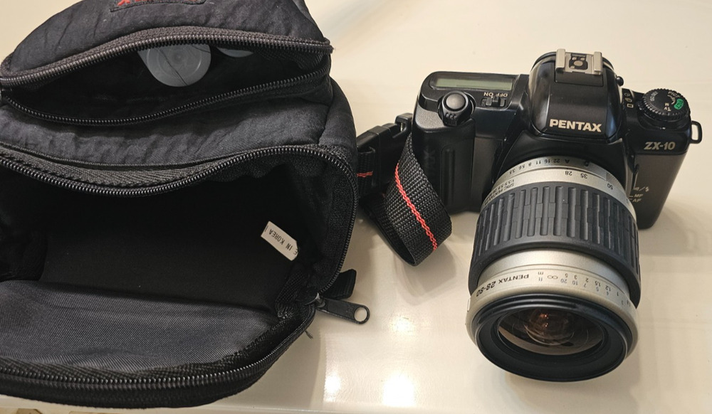 UNTESTED Pentax ZX-10 with Carry Case and Pentax 28-80 Lens - Film Camera